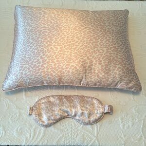 NWOT 💙 Slip Travel Pillow & Mask